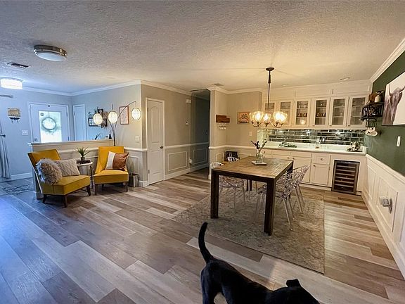 4th image of 826 Wessex Pl