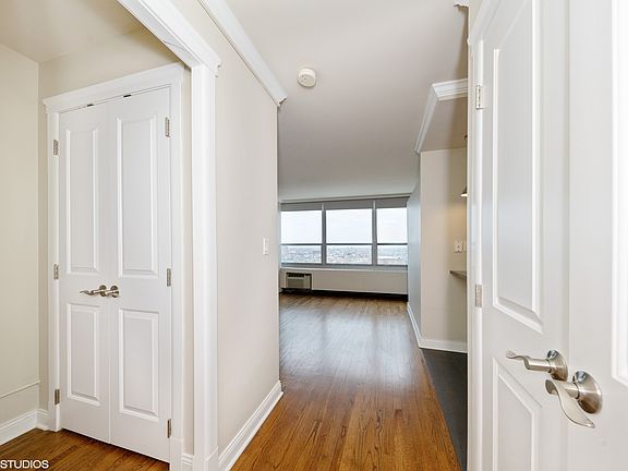 4th image of 3550 N Lake Shore Dr APT 1614