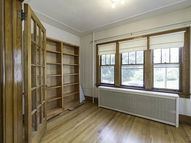 110 Hollywood Ave #1 — Photo 17