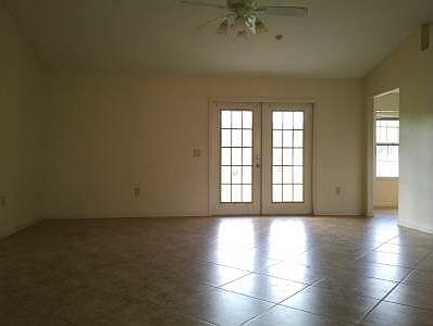 5th image of 120 SW Garden Ct