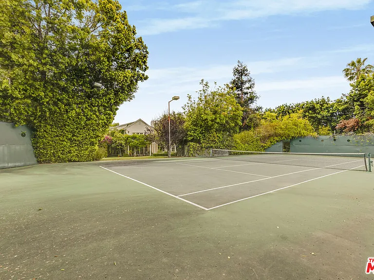 821 N Whittier Dr — Photo 11