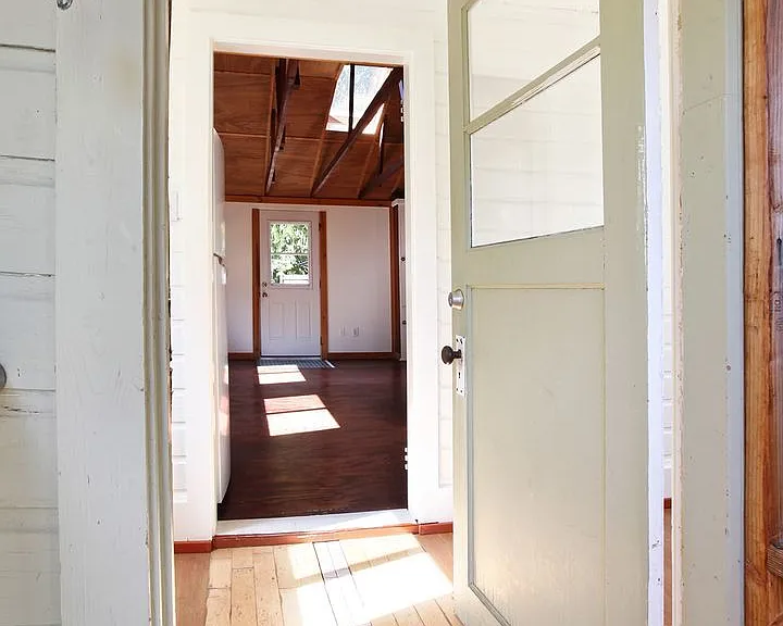 938 Madrona Beach Rd — Photo 17