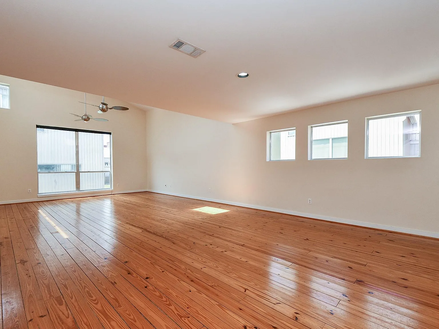2 bed, 2.0 bath, 2136 sqft, $2,500 — Photo 4