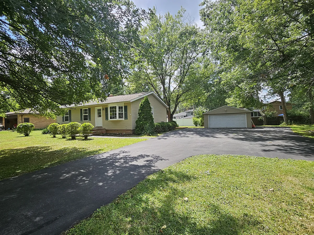 Building Photo - 8376 Priem Rd