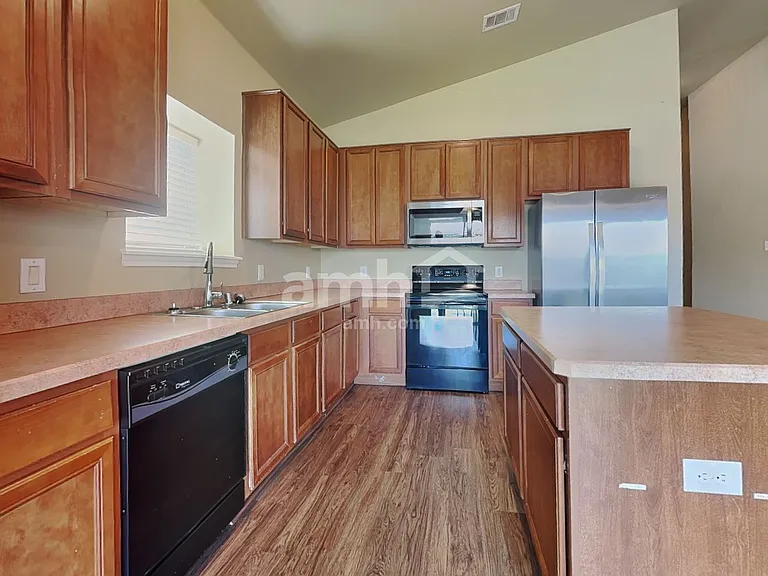 9000 Stone Mill Ln — Photo 3