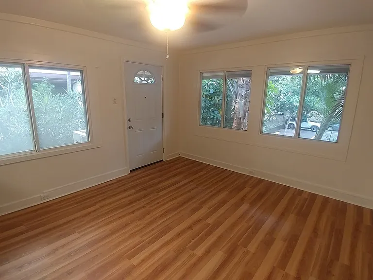 421 Lewers St — Photo 2