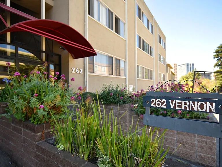 262 Vernon St — Photo 1
