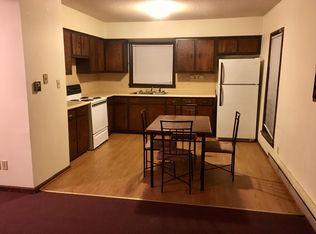 1051 7th St #2, Charleston, IL 61920