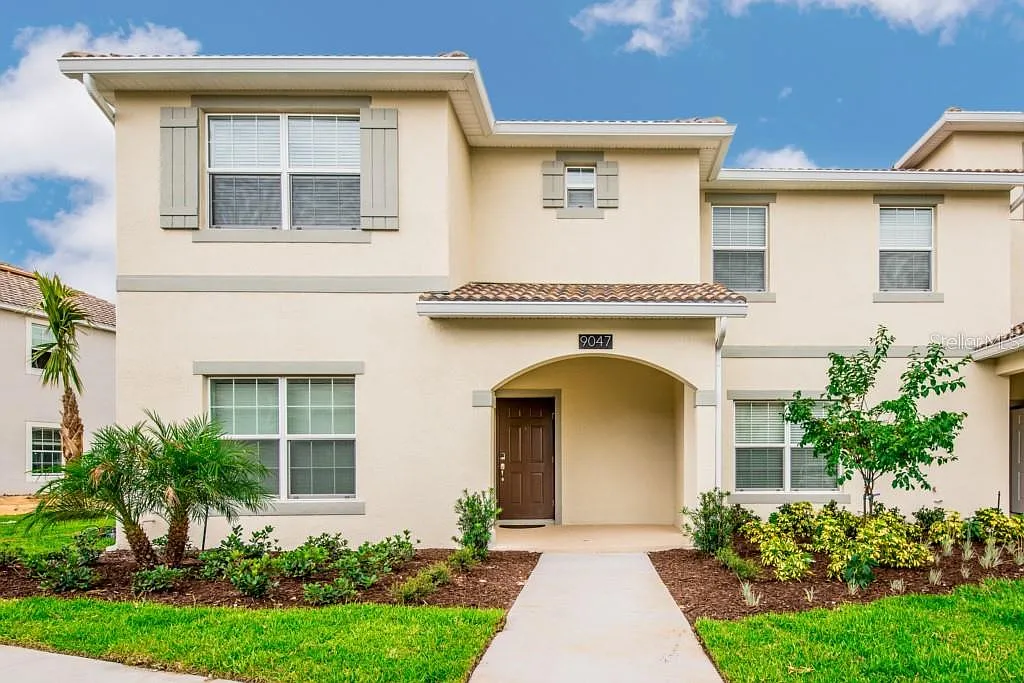 5 bed, 4.0 bath, 2072 sqft, $2,800 — Photo 1