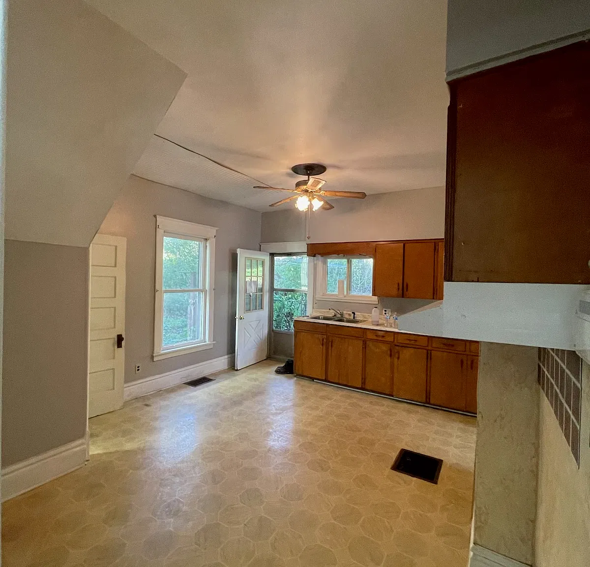 3 bed, 1850 sqft, $950 — Photo 4