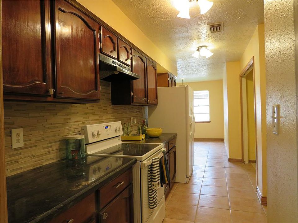 1st image of 14235 Cornelia Dr