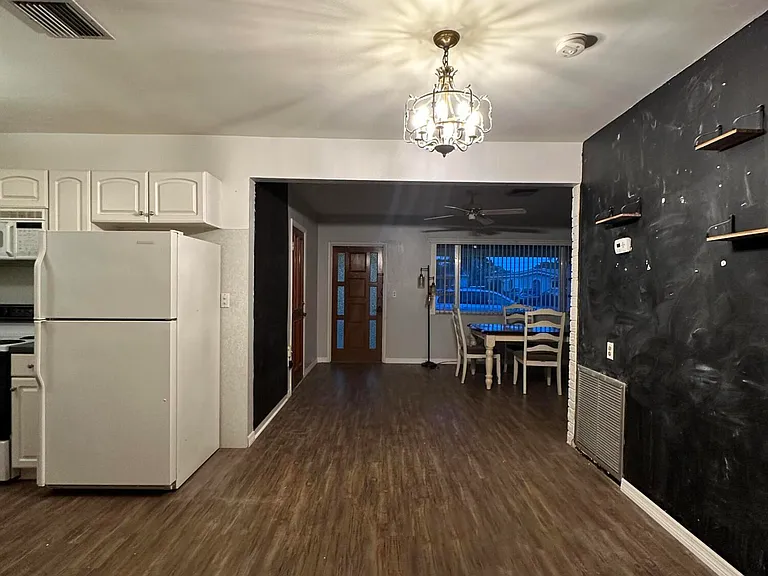 7000 SW 11th St — Photo 11