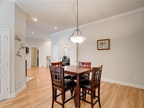 5th image of 1430 N Washington Ave APT I