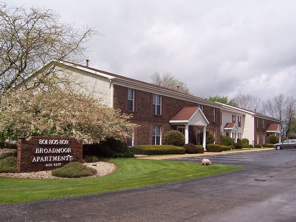 1st image of 801 Stratford Dr E APT 4