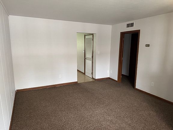 5th image of 120 S Russell St #G