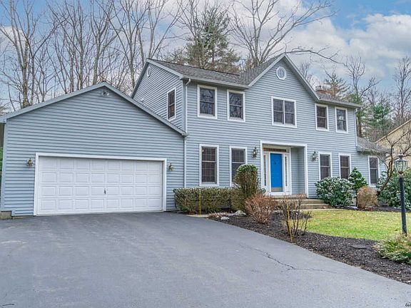 2nd image of 32 Thoroughbred Way