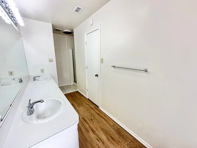 8869 Liberty Rd — Photo 14