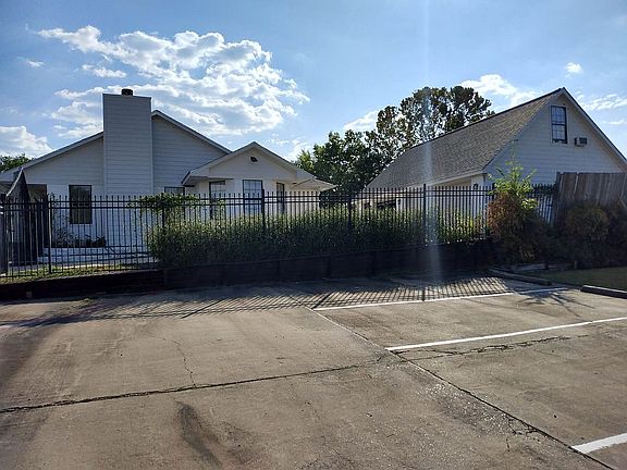 2nd image of 355 Leisure Ln