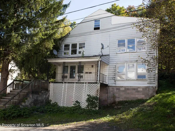 18 Grove St, Carbondale, PA 18407