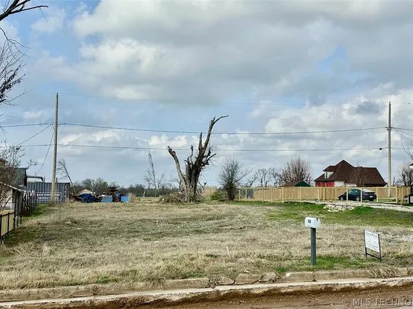 108 E Tahlequah Ave, Sulphur, OK 73086