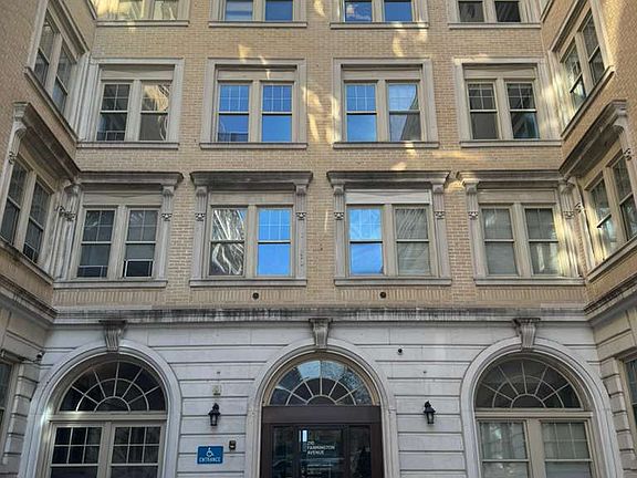 3rd image of 206-210 Farmington Ave #116