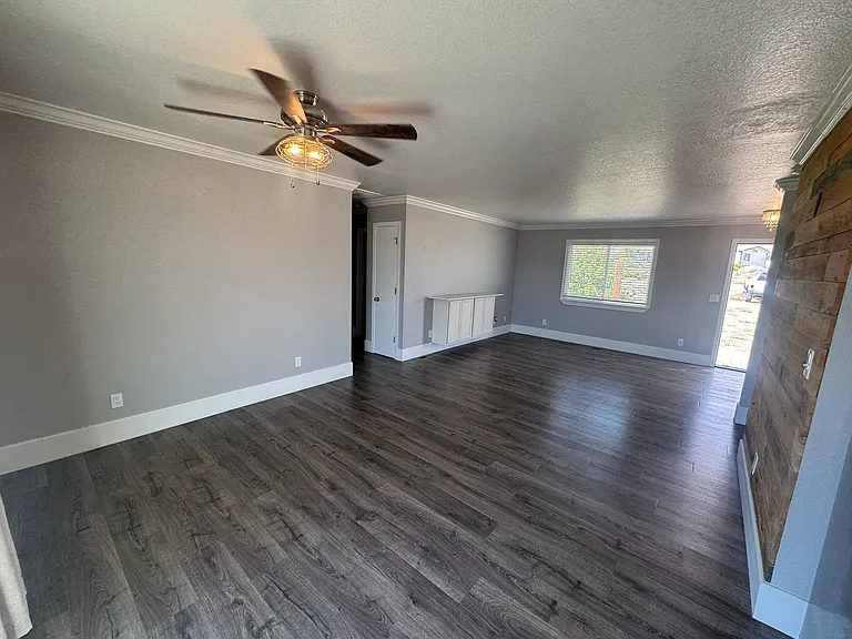 4045 Sunrise Ct — Photo 10
