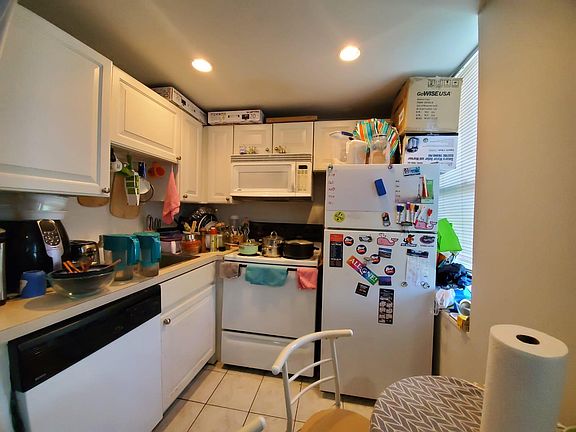3rd image of 6 Blackwood St #420