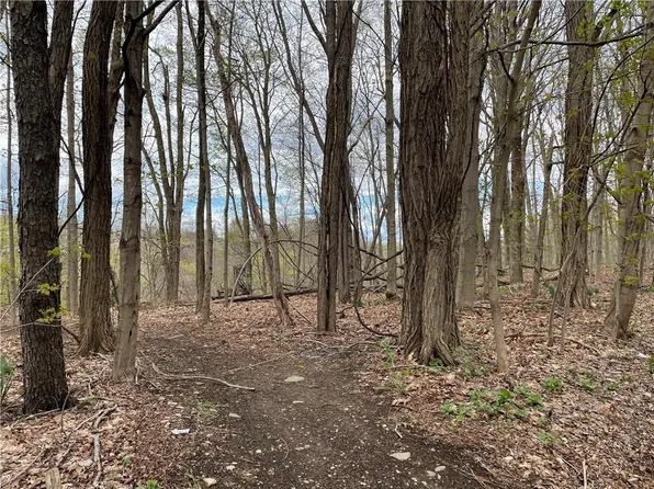 5204 Evans Rd, Erie, PA 16509
