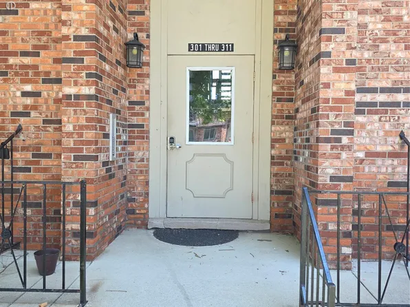 311 Riviera Dr, Saint Clair Shores, MI 48080