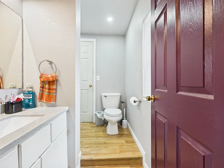 323 Jackson St — Photo 31