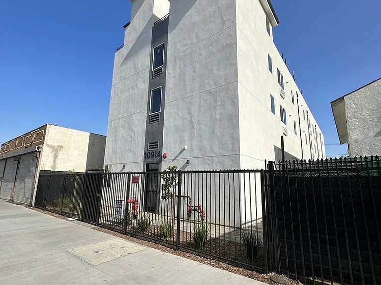 10914 S Main St #104 — Photo 16