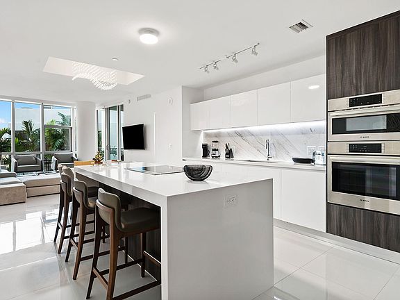 5th image of 851 NE 1st Ave #1001