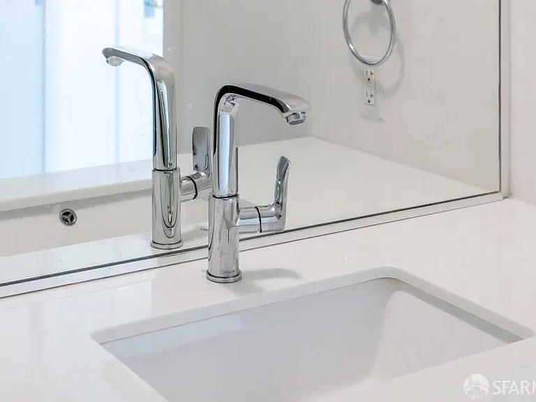 260 King St #717 — Photo 15