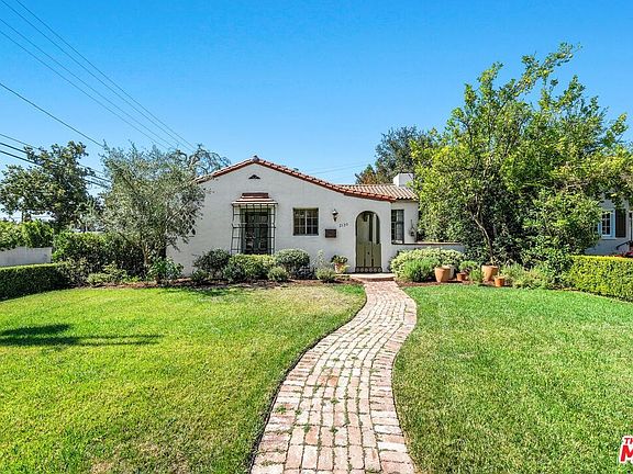 2nd image of 2130 Las Lunas St