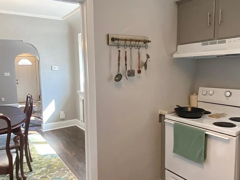 1315 S 54th St — Photo 16