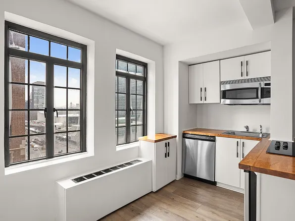 5 Tudor City Pl APT 602, New York, NY 10017