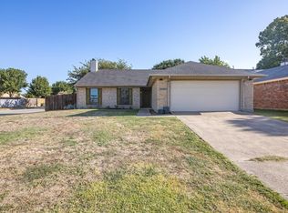 4101 Huckleberry Dr, Fort Worth, TX 76137