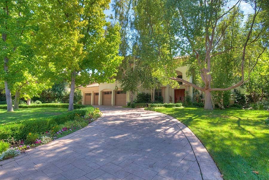 1st image of 31858 Saddletree Dr