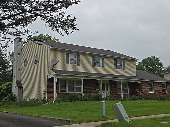 3rd image of 2384 Greensward Rd N