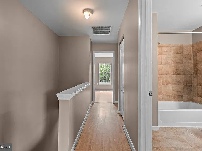 8 Wessex Ct — Photo 18