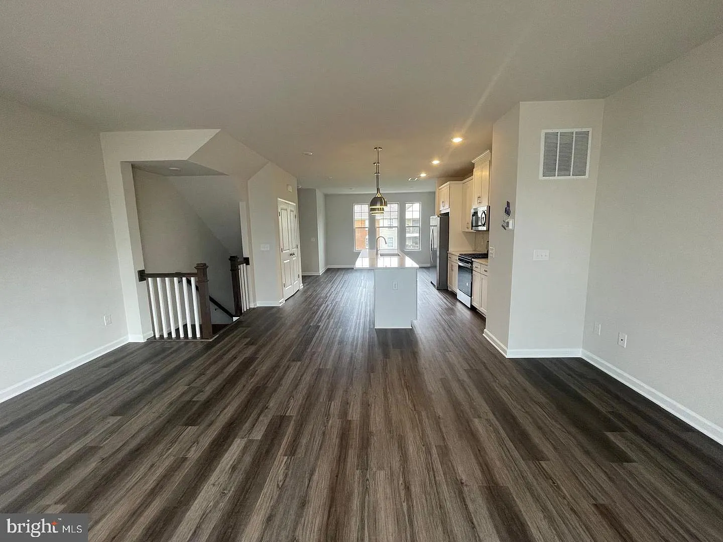 3 bed, 3.5 bath, 2000 sqft, $3,250 — Photo 3