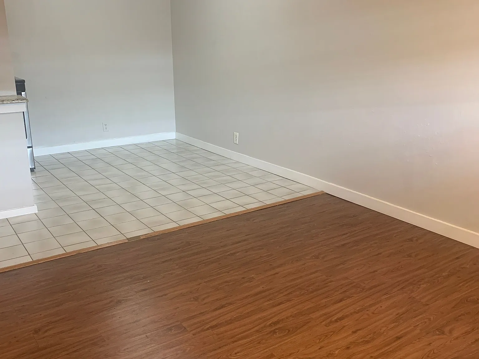 1 bed, 560 sqft, $955 — Photo 2