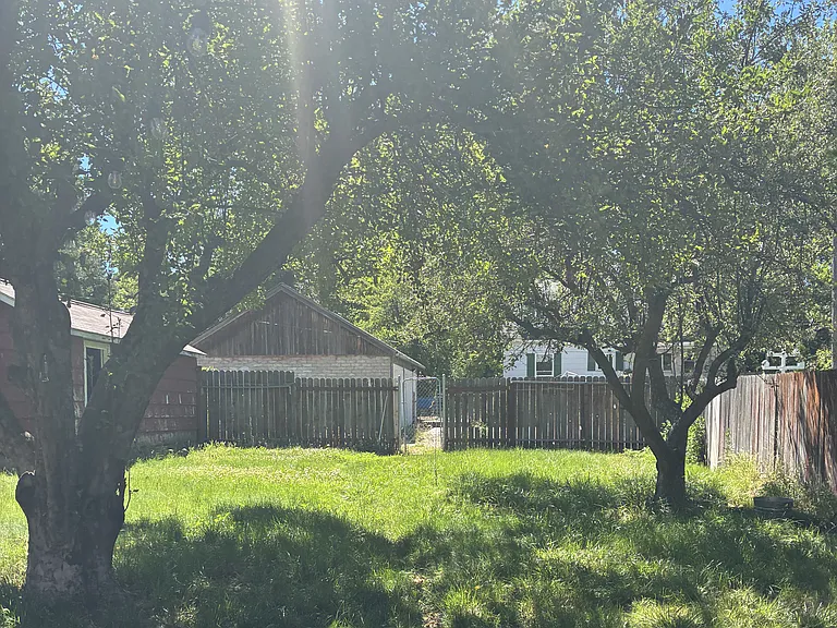517 S Weed Blvd — Photo 9