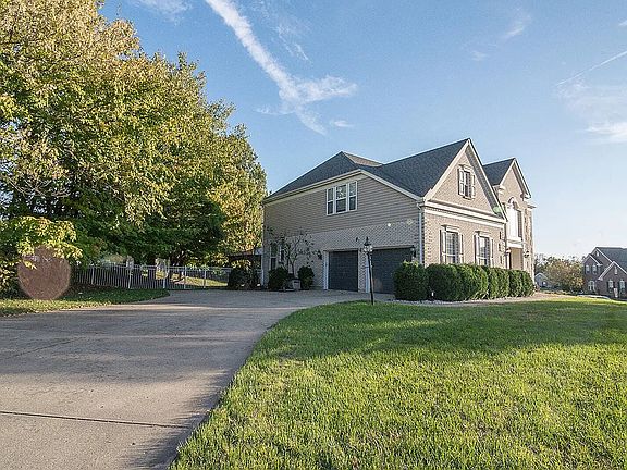 3rd image of 7676 Big Cedar Ct