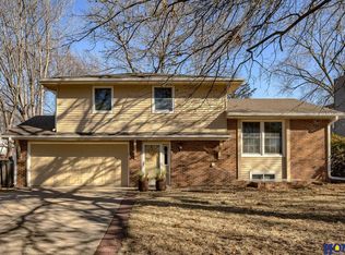 920 Lamplighter Ln, Lincoln, NE 68510
