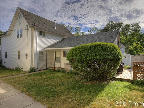 3rd image of 2335 Pavillion St