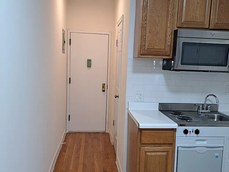 216 W 100th St #712 — Photo 12