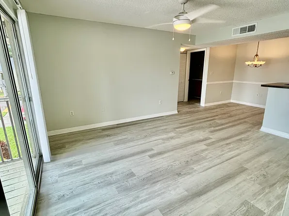 803 Lake Haven Sq Unit 201, Brandon, FL 33511