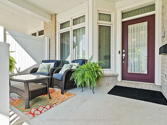 4th image of 540 Silverbell Cres