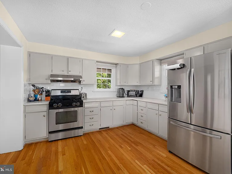 2929 Stuart Dr — Photo 8
